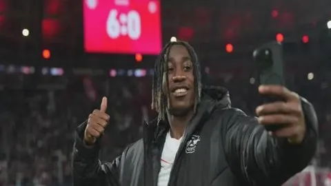 曼联官方：卡塞米羅紅牌處分不計較上訴，認定結果無法逆轉